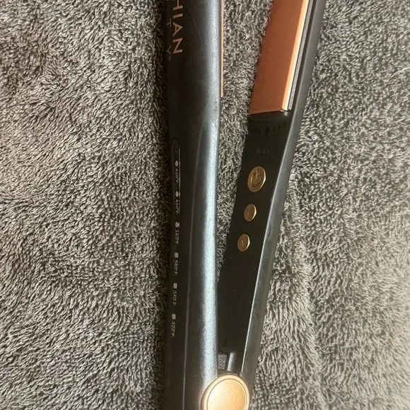 Kardashian Black Hair Straightener - Picture 1 of 7